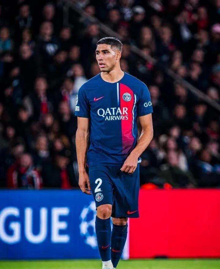 开云官方网站-关于里程碑夜！巴黎圣日耳曼更衣室发声，法甲国际比赛日刷纪录，球迷炸锅，心理建设被强调的信息